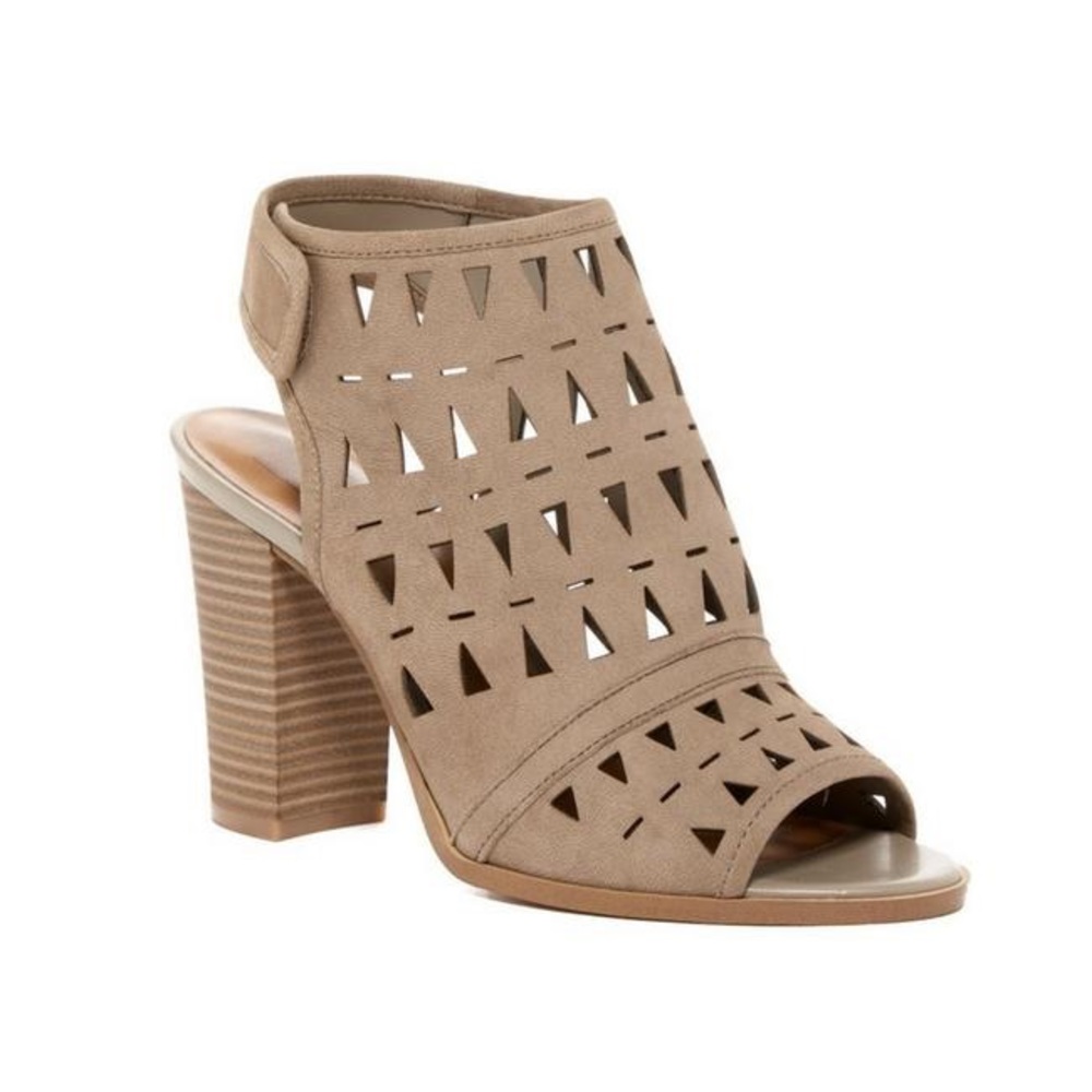 14th & Union Trinton Laser-Cut Taupe Sandal                    Size 7.5M